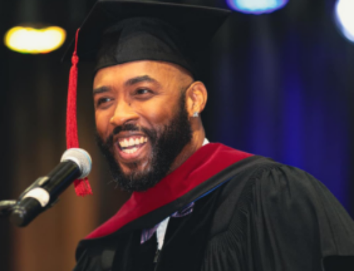 Montell Jordan inspires students during pg电子下载’s Spring 2024 Commencement Ceremony